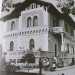 Su via Giulio Petroni si stagliava invece il Villino Laterza, di propriet degli storici editori baresi. Situato ad angolo dellodierna via Cancello Rotto, fu costruito nel 1910 su progetto del celebre architetto Cesare Augusto Corradini